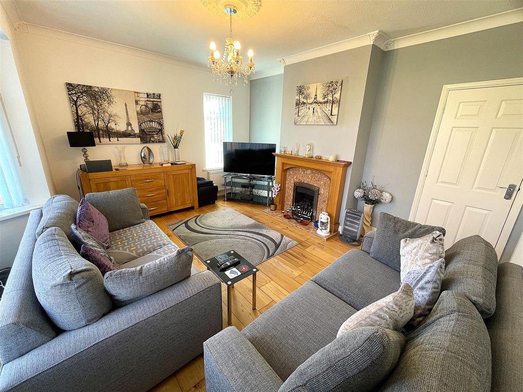 Property photo 3 of 22 Lounge