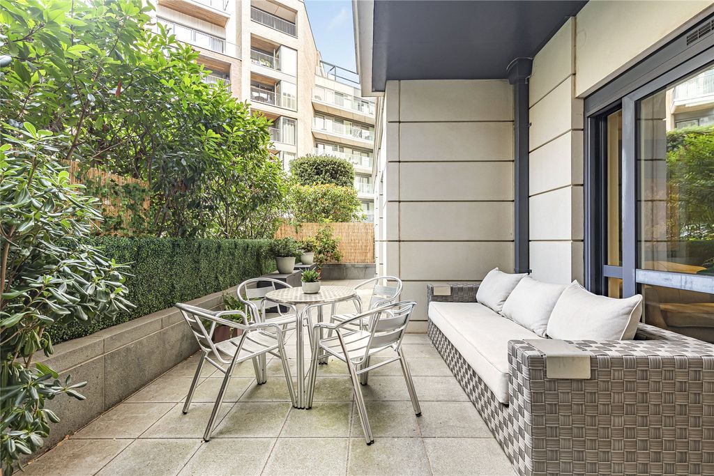 Property photo 2 of 15 Terrace