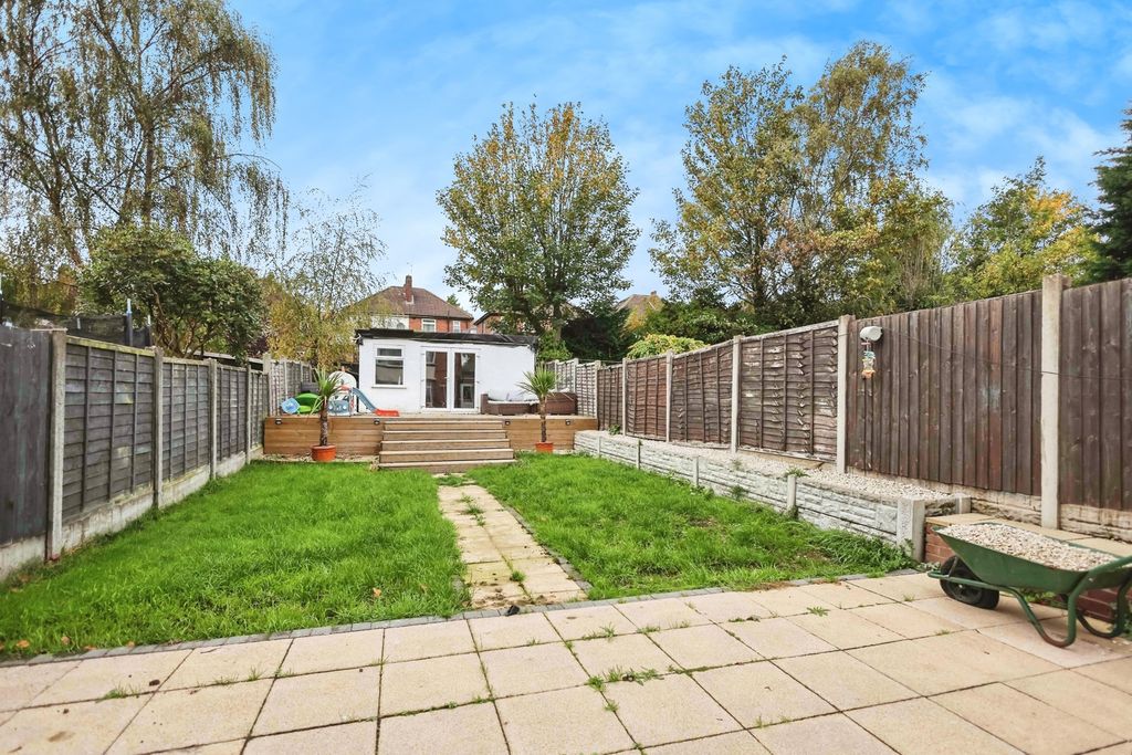 Property photo 2 of 17 Garden