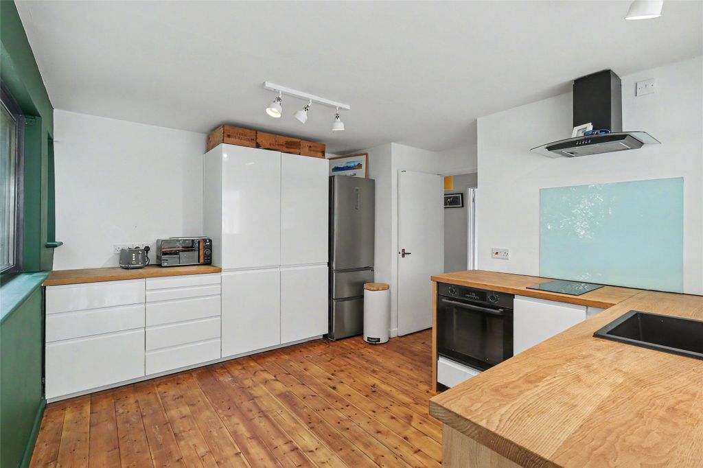 Property photo 3 of 16 3 - Picture No. 17