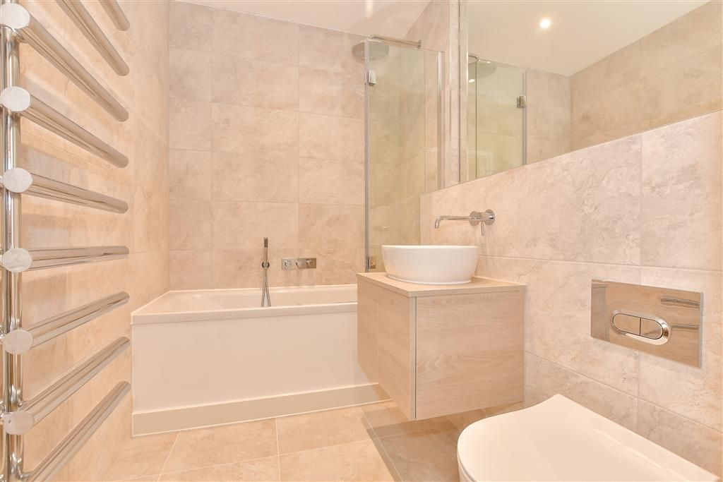 Property photo 3 of 9 Bathroom