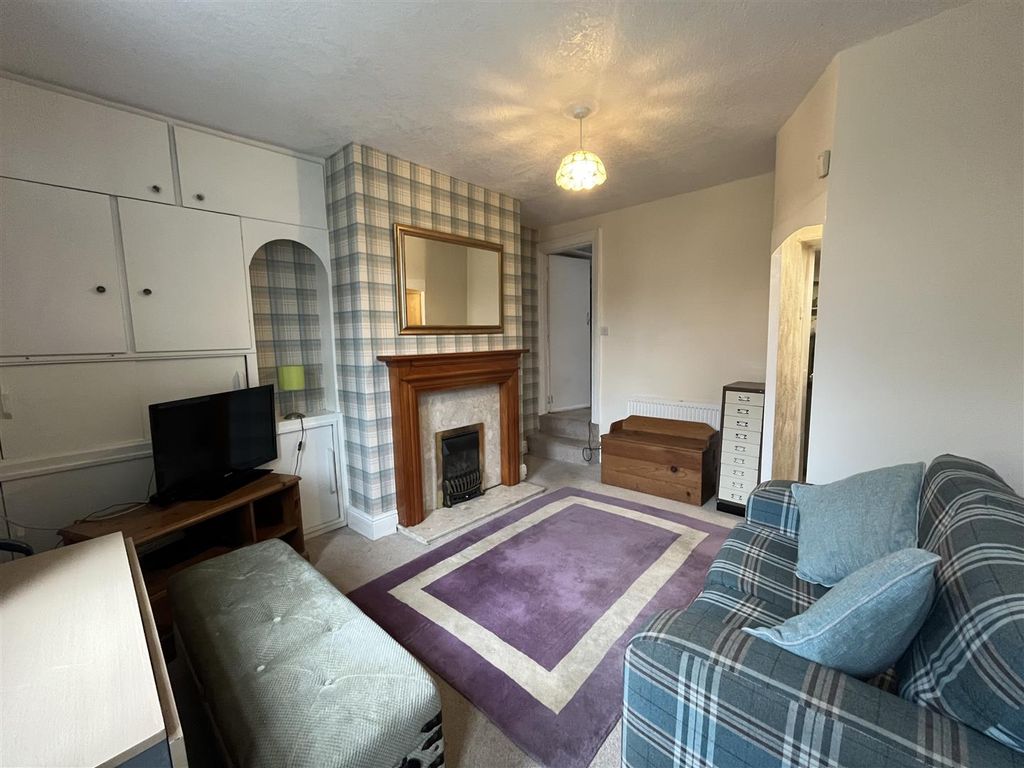 Property photo 3 of 13 Lounge