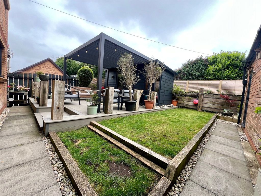 Property photo 2 of 33 Picture No. 85