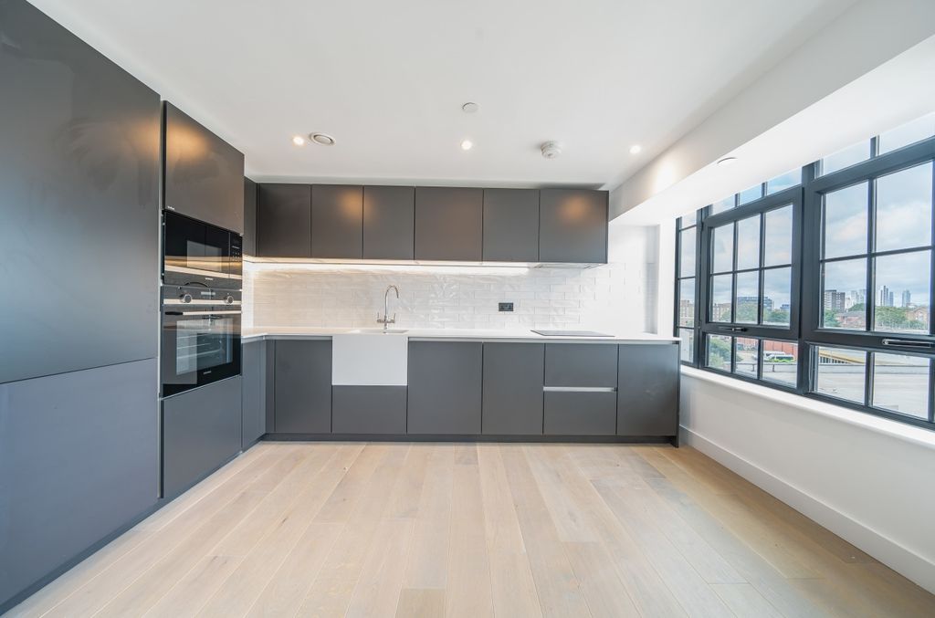 Property photo 2 of 22 Kitchen