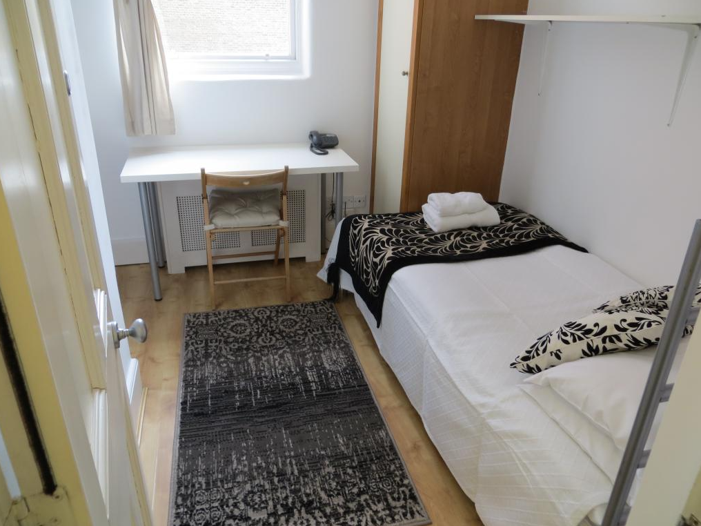 Property photo 1 of 7 Studio To Rent, Fulham