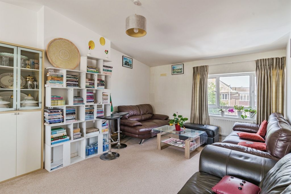 Property photo 3 of 12