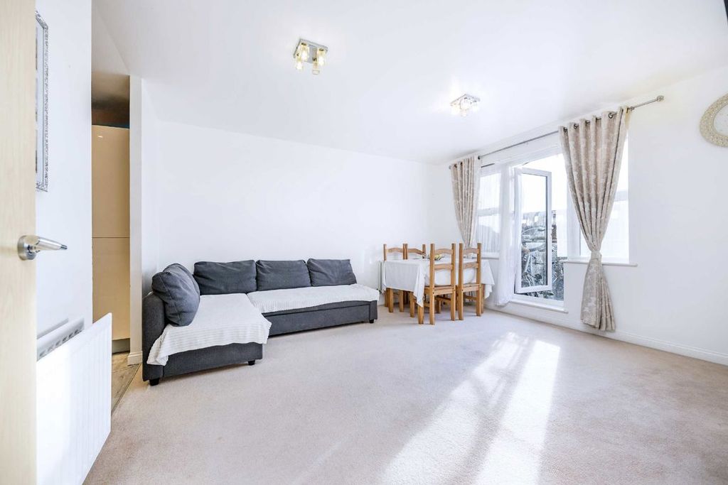 Property photo 2 of 7
