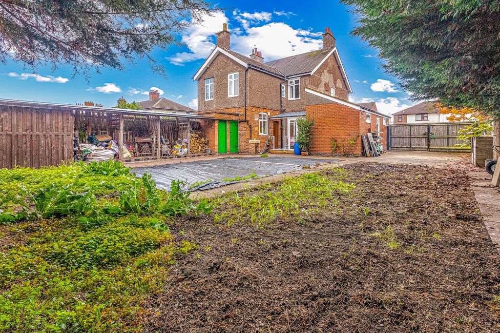Property photo 2 of 21