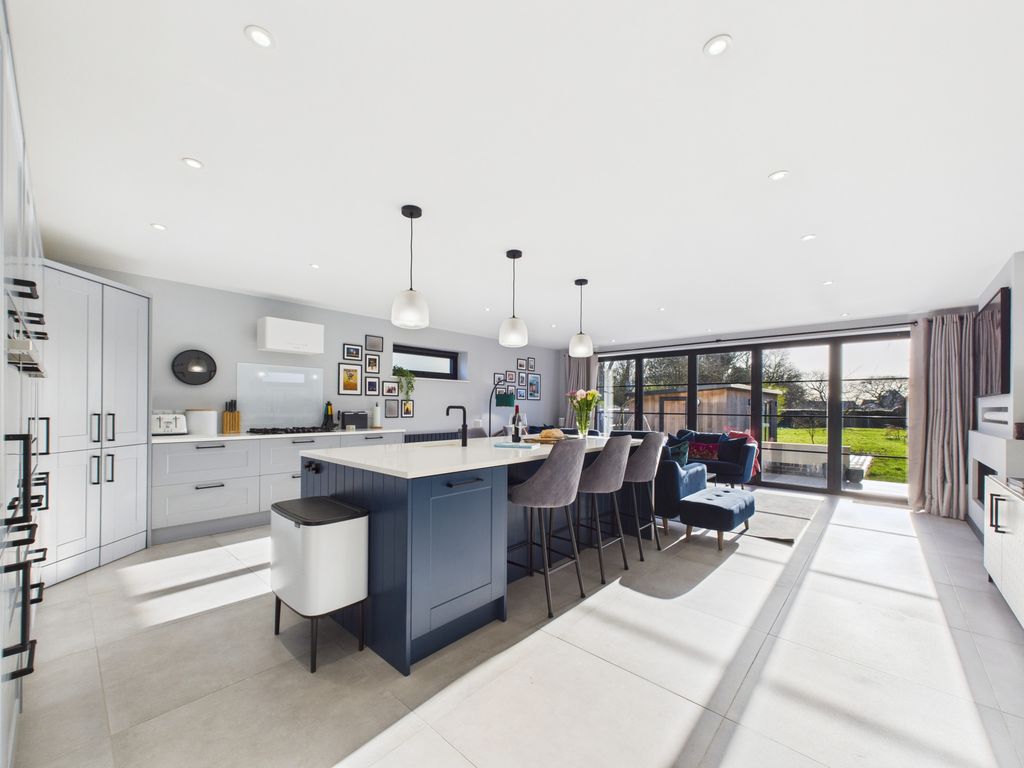 Property photo 3 of 46