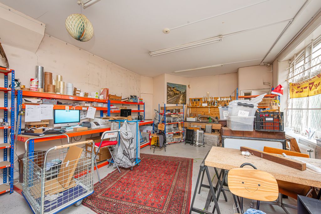 Property photo 3 of 6 Bouverie Mews, Unit 3-006