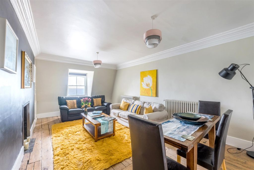 Property photo 3 of 17 8 Clarendon Mansions-7.Jpg