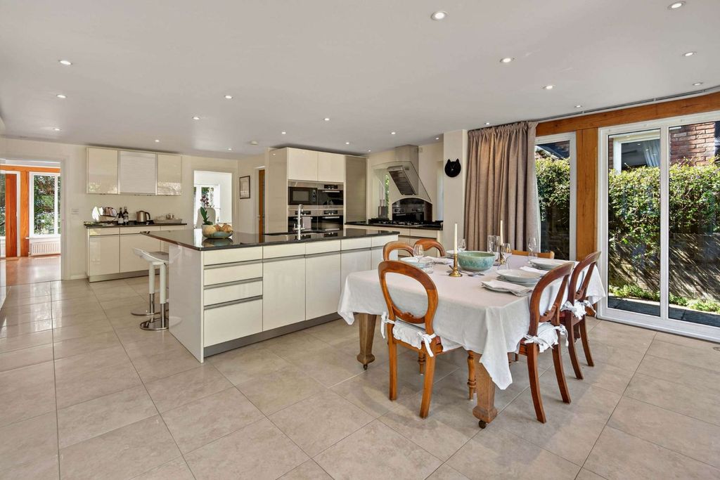 Property photo 3 of 14 Kitchen/Breakfast