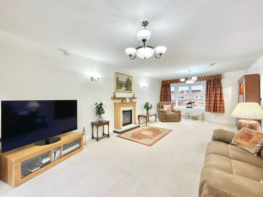 Property photo 2 of 33