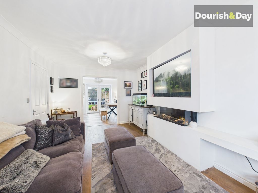 Property photo 2 of 27