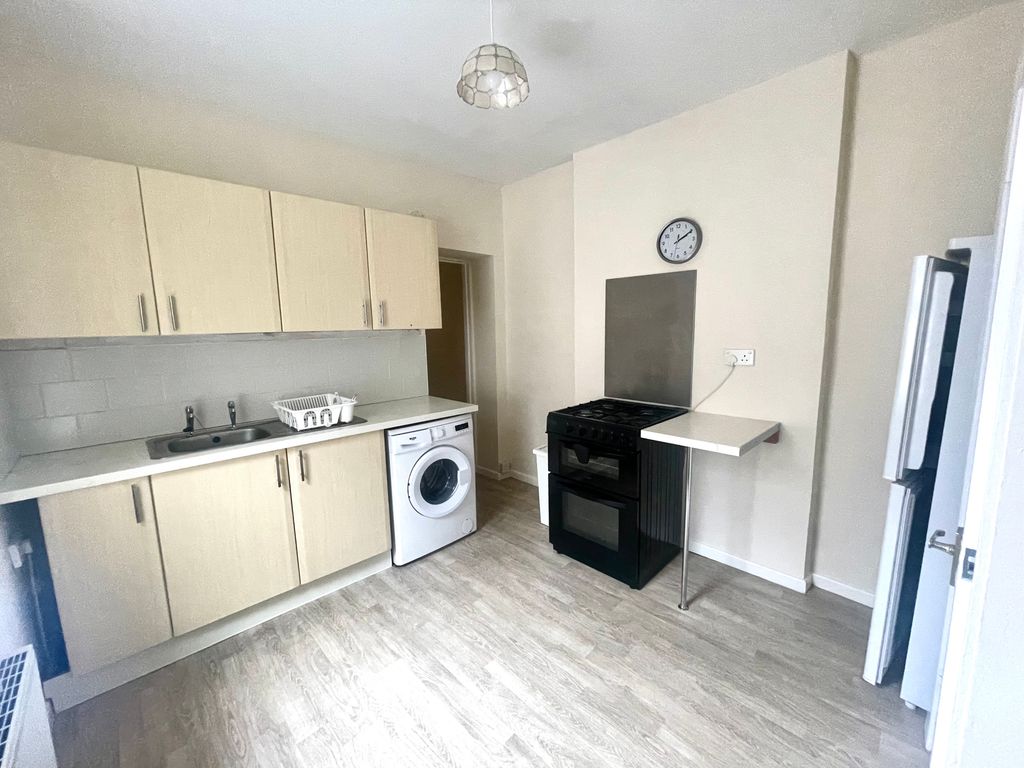 Property photo 2 of 6 Kitchen