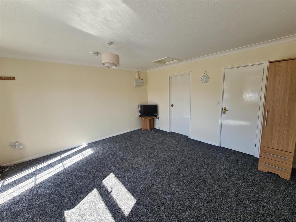 Property photo 3 of 6 Lounge (2).Jpg
