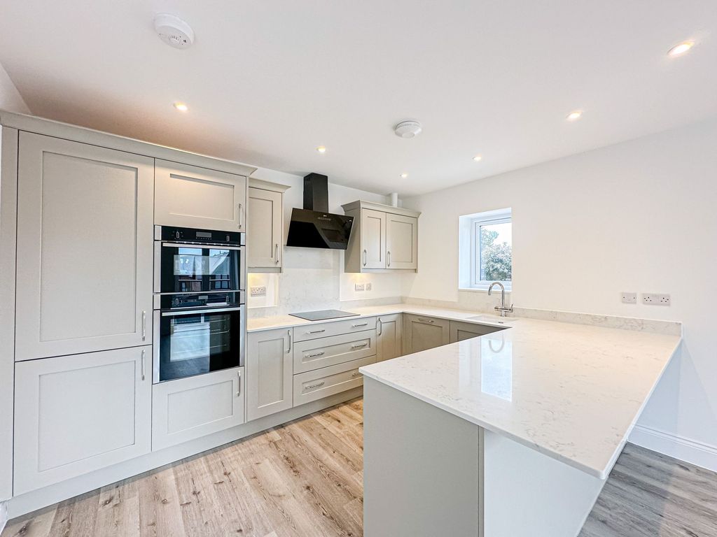 Property photo 2 of 18 Photo 8