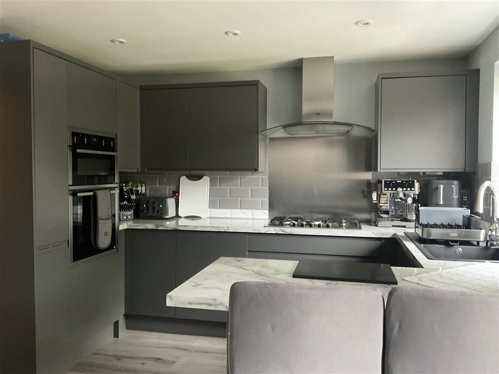 Property photo 3 of 6 Kitchen
