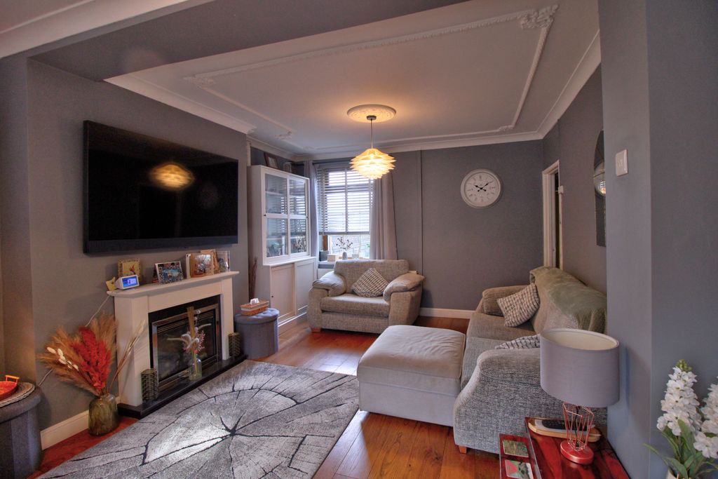 Property photo 2 of 10 Img_5550_1_2Realistic