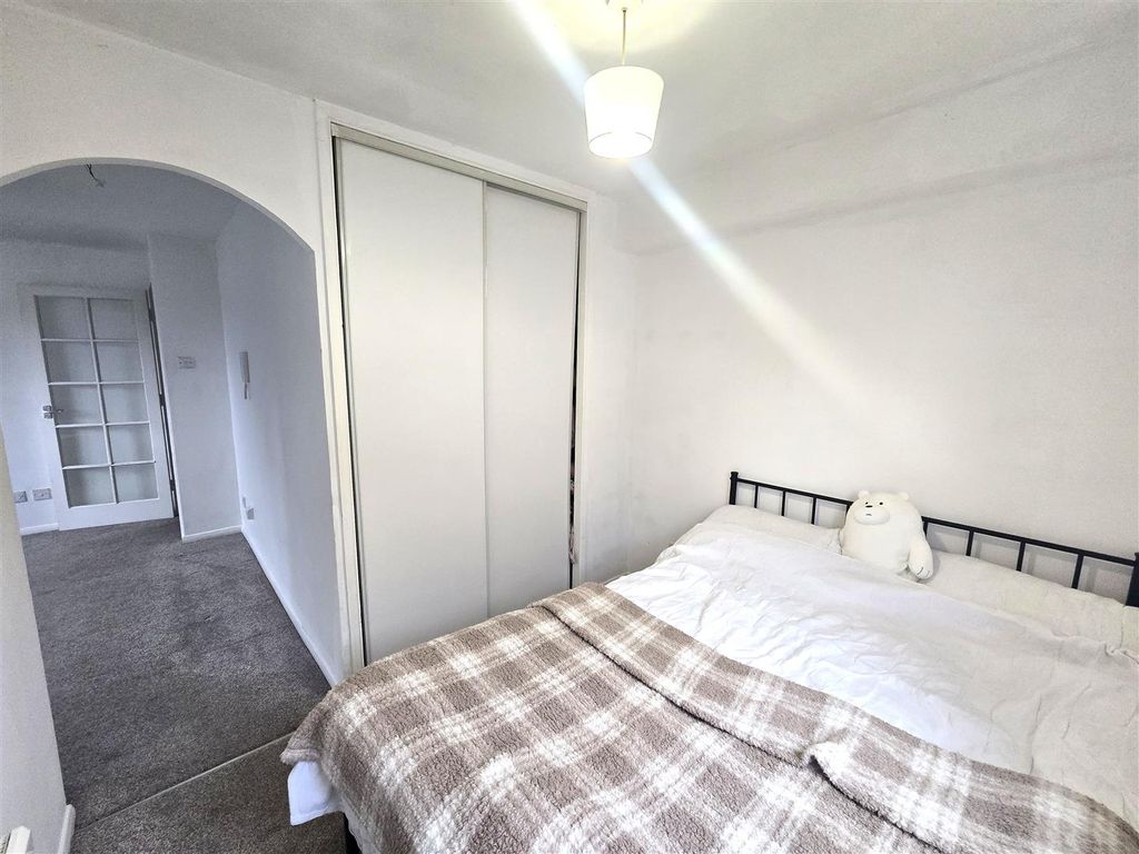 Property photo 3 of 8 1000113427.Jpg