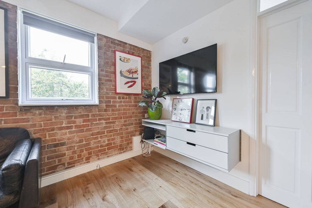 Property photo 3 of 11