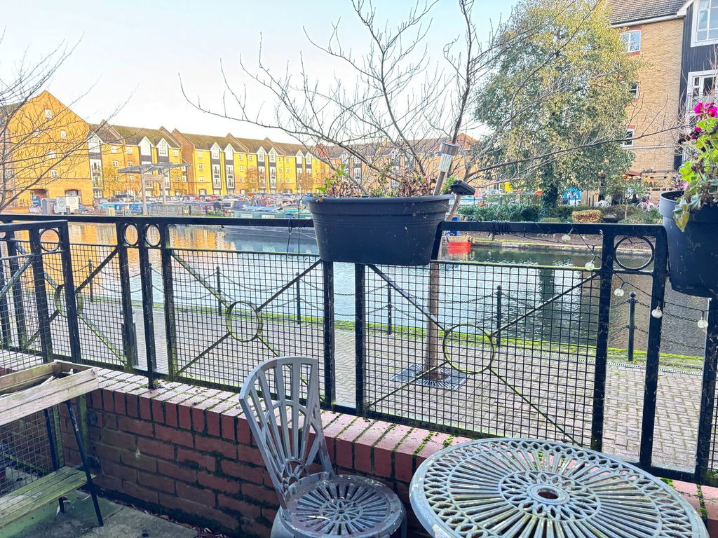 Property photo 2 of 20