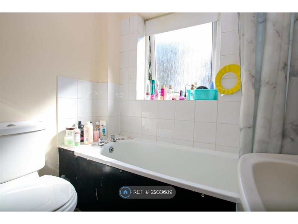 Property photo 2 of 7 Bathroom