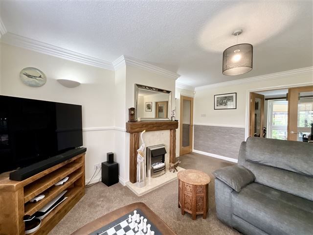 Property photo 3 of 21 Lounge