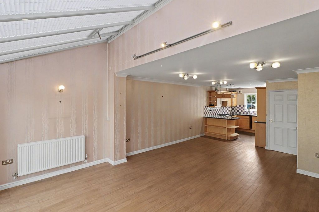 Property photo 3 of 17 Picture No. 11