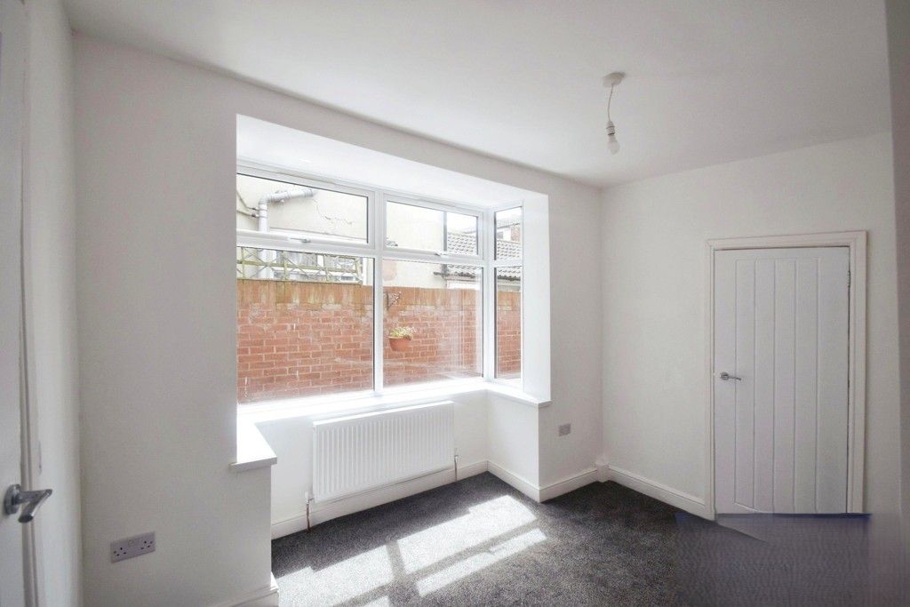 Property photo 3 of 8 Dining Room