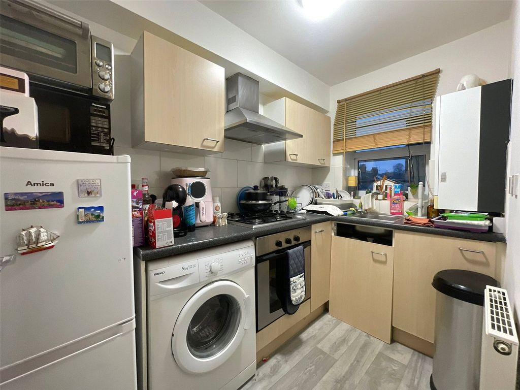 Property photo 2 of 9 Picture No. 13