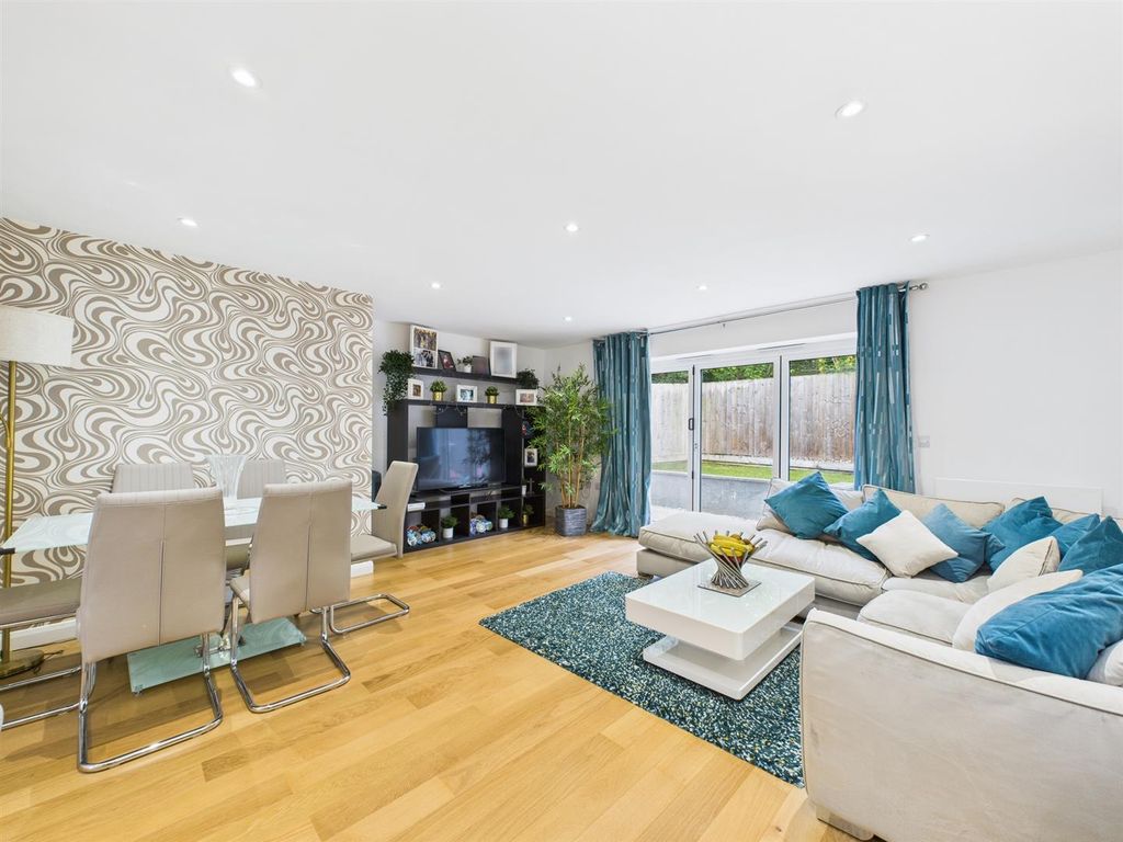 Property photo 2 of 20 Cam02885G0-Pr0496-Still003.Jpg