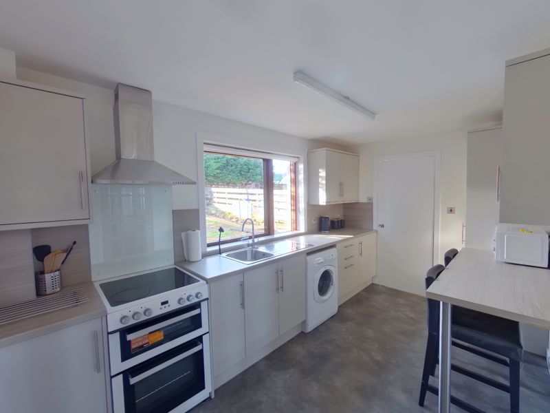 Property photo 2 of 6 Photo 4