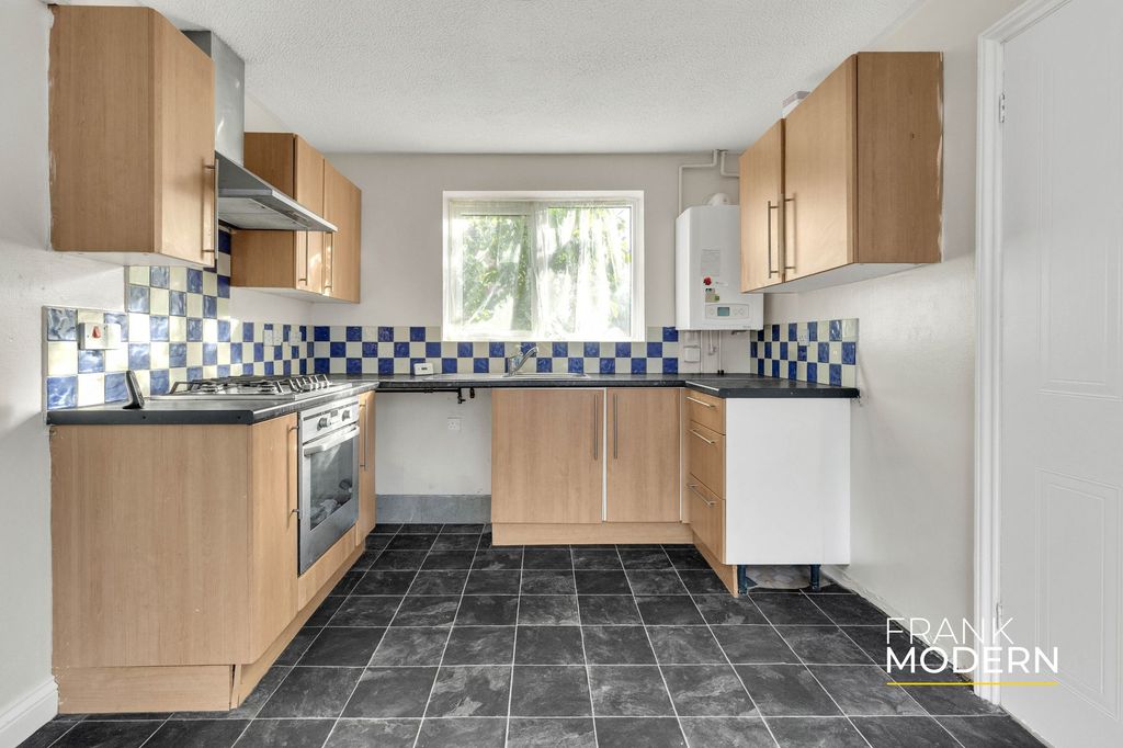Property photo 2 of 33 Kitchen / Diner