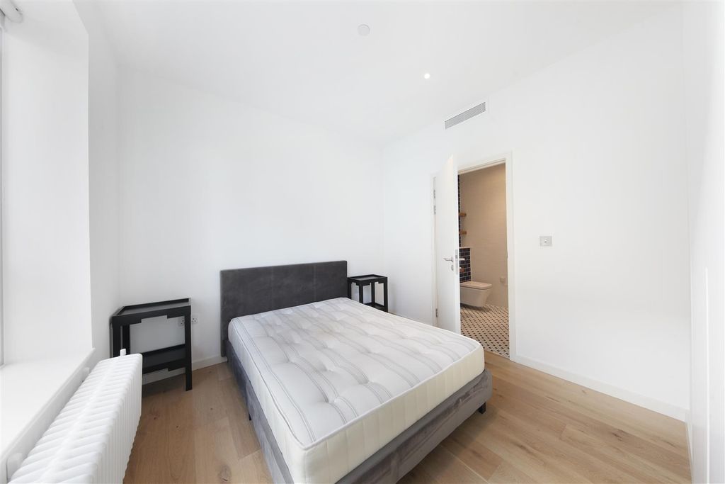 Property photo 3 of 11 Flat 510, Rendel House - Cb3Ukbeixsfmrfoiiq2P.Jpg