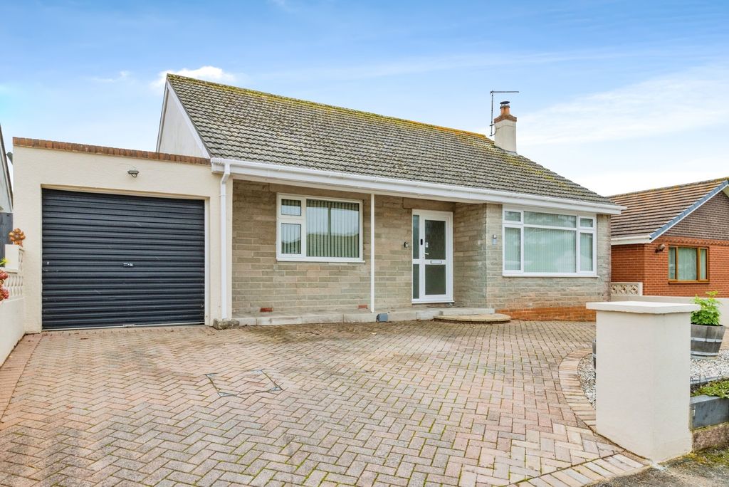 Property photo 2 of 17 Photo