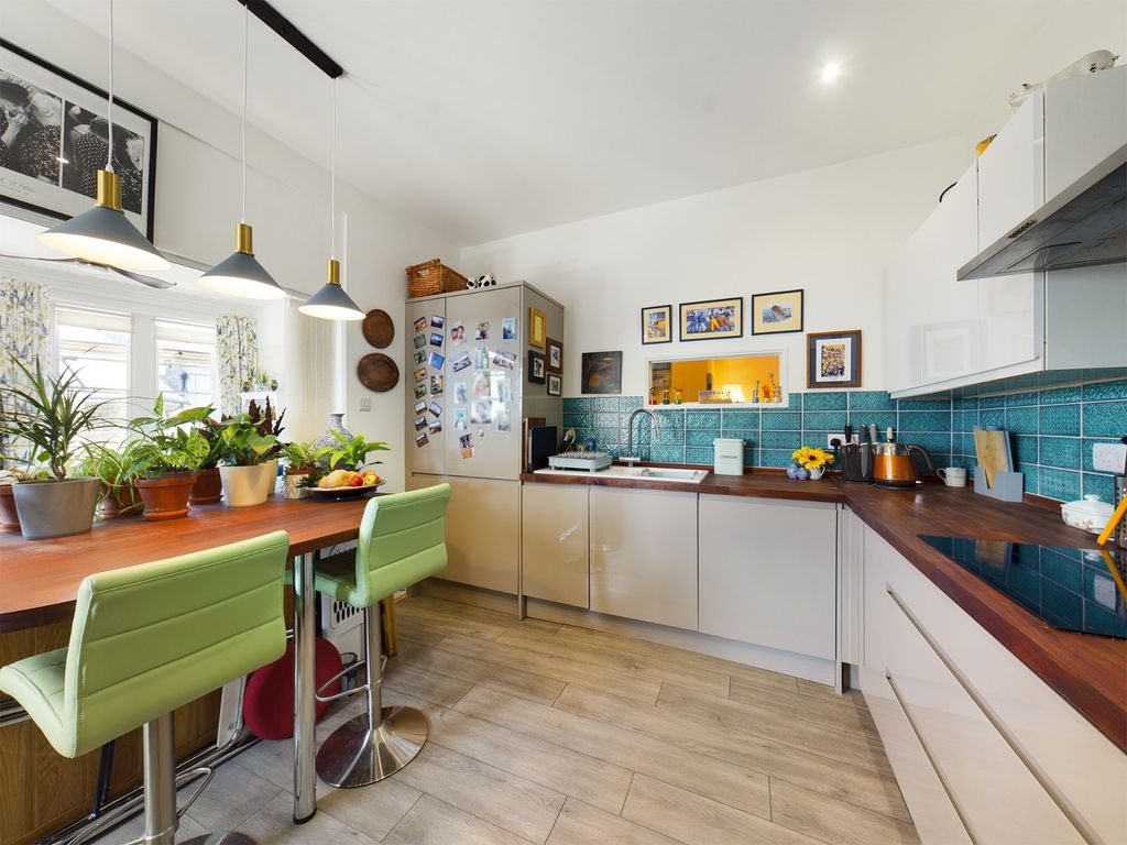 Additional image 14 of 2 bed flat for saleDorset House, 1 Marine Parade, Clevedon, North Somerset BS21