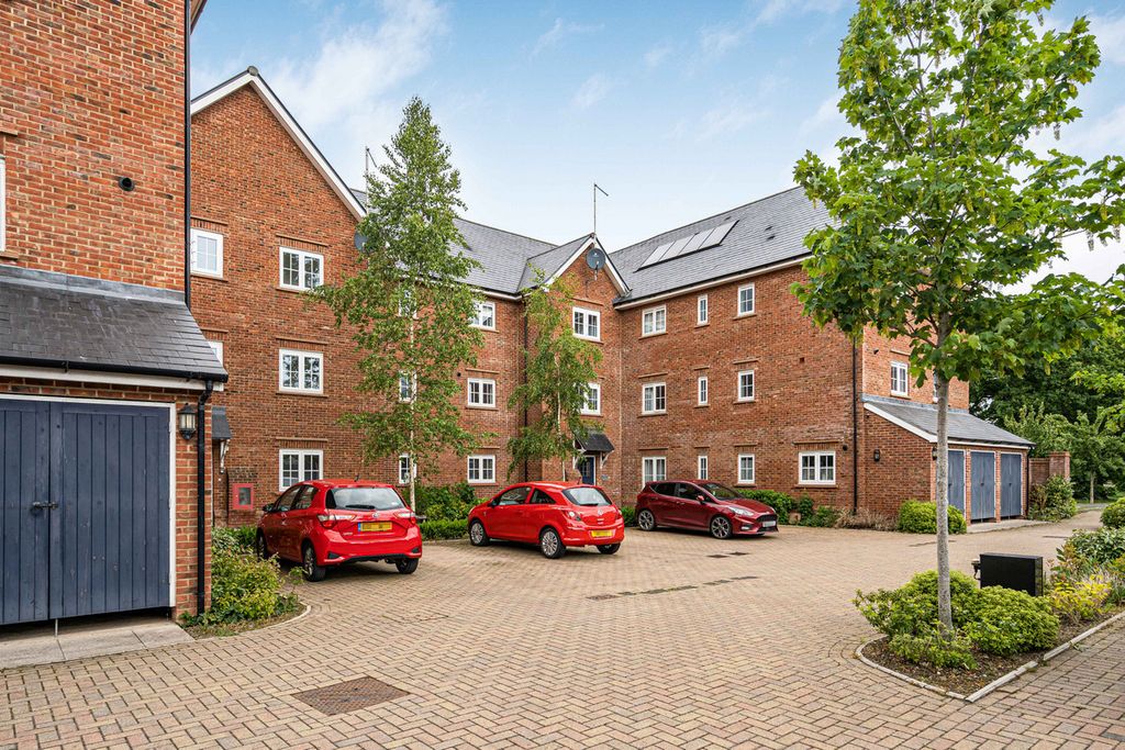 Additional image 9 of 2 bed flat for saleFranklin Gardens, Didcot OX11