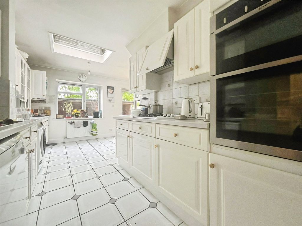 Property photo 3 of 18 Kitchen