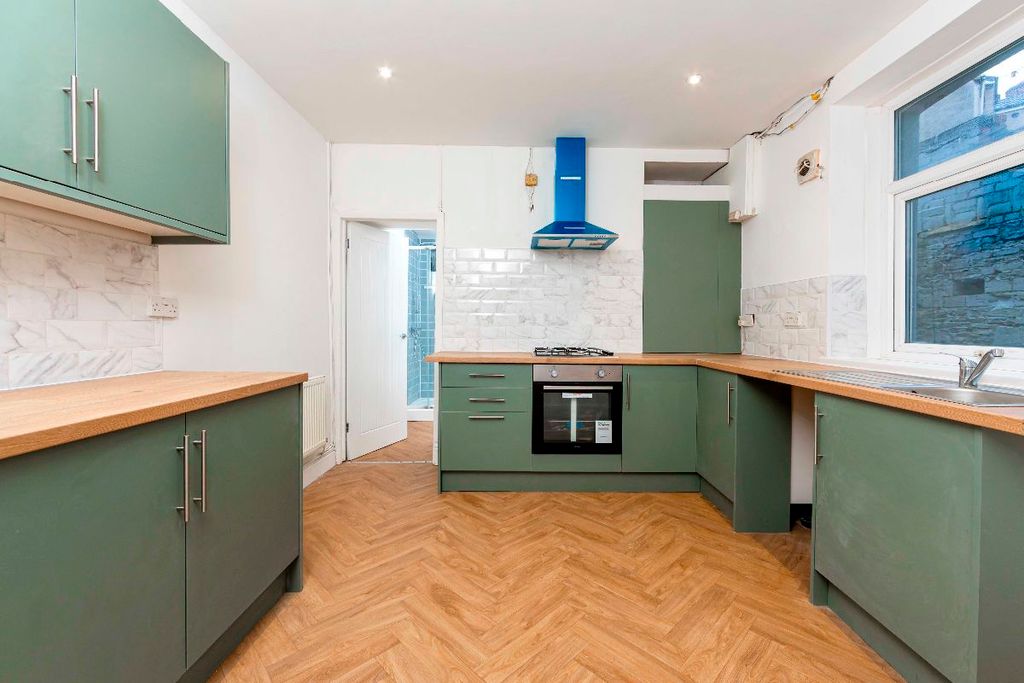 Property photo 2 of 25