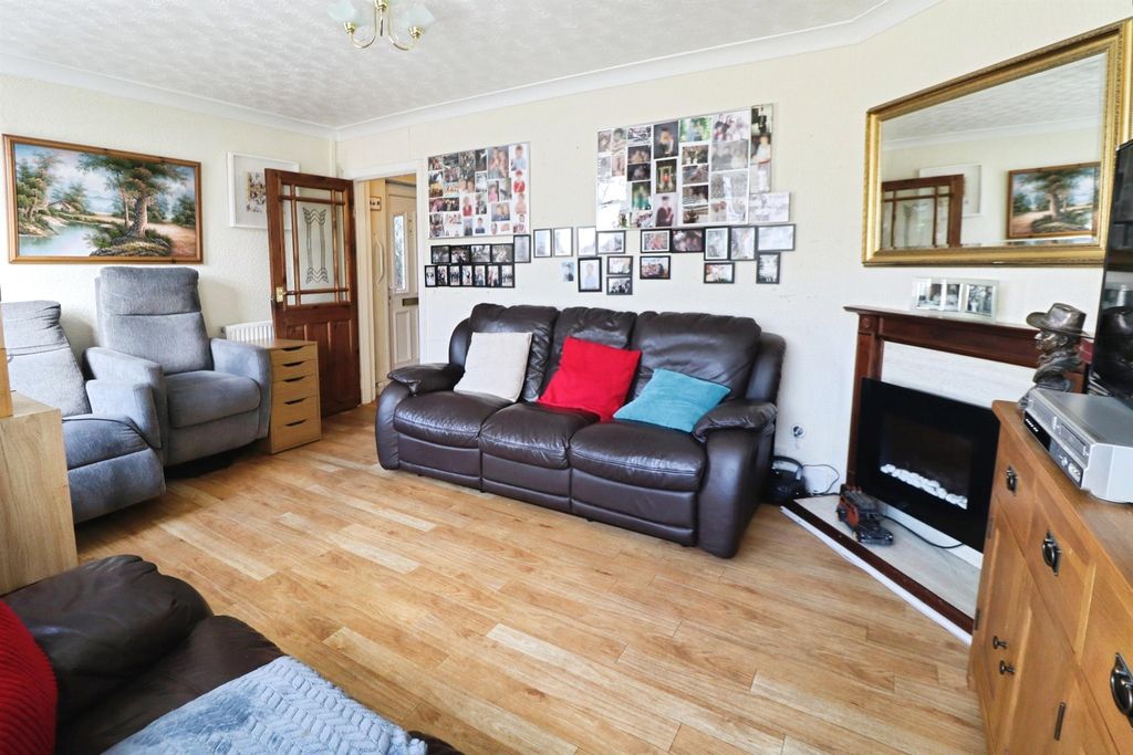 Property photo 3 of 20