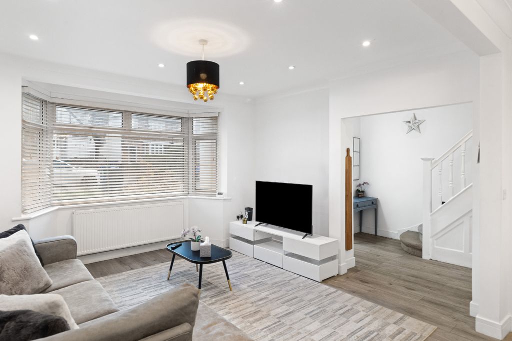 Property photo 3 of 25