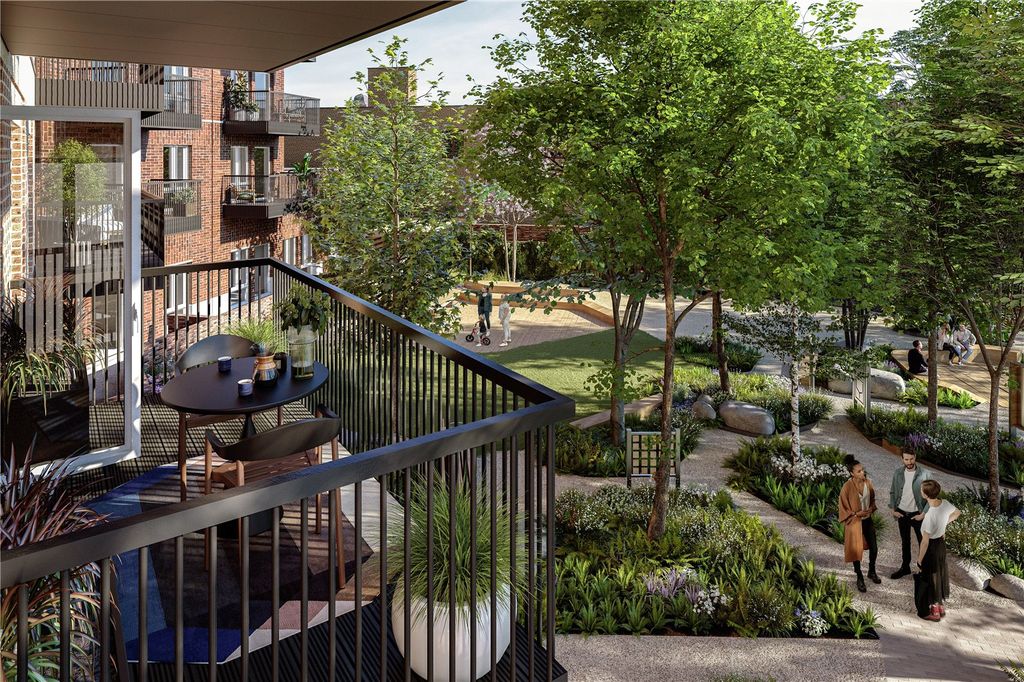Property photo 3 of 7 Courtyard View
