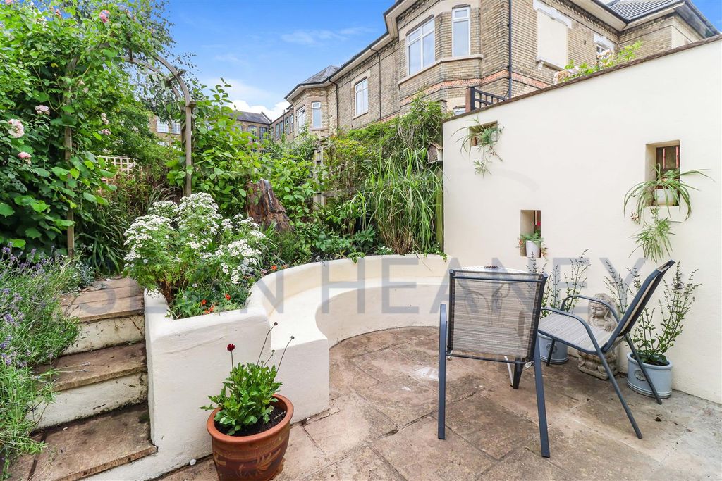 Property photo 1 of 30