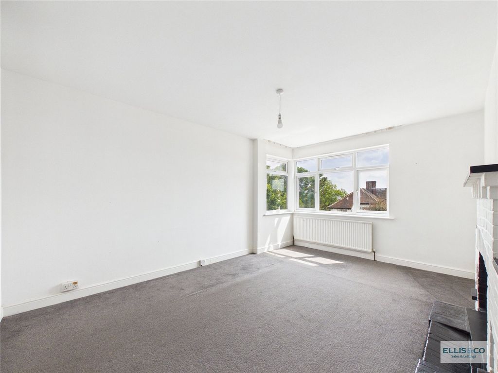 Property photo 3 of 18 Picture No. 01