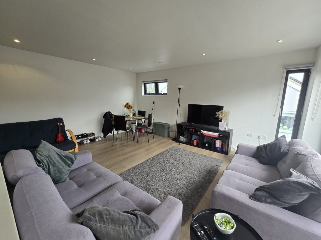 Property photo 2 of 9 Lounge