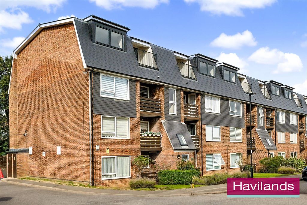 Property photo 1 of 12 Freshfield Drive-1.Jpg