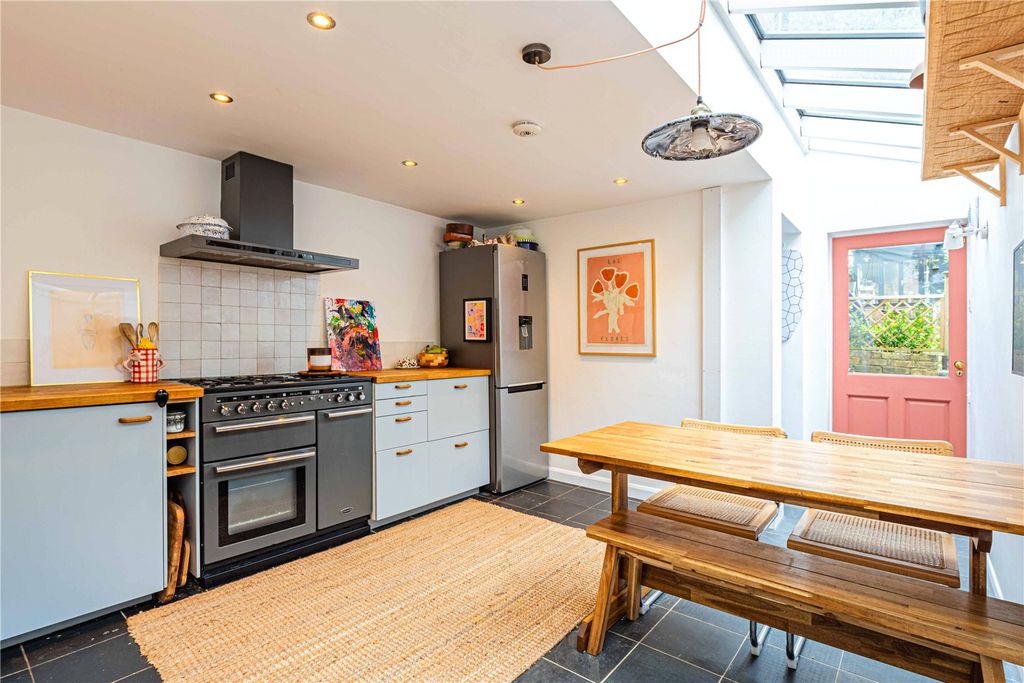 Property photo 2 of 22 Picture No. 25