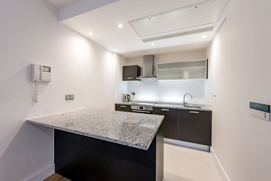 Property photo 3 of 10 207  (4)