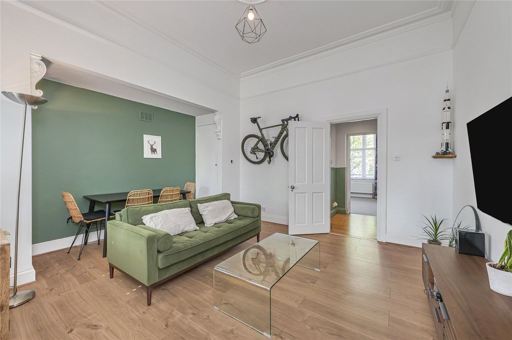 Property photo 2 of 15 Picture No. 11